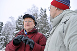  Tasavallan presidentti Tarja Halonen ja tohtori Pentti Arajärvi osallistuivat BirdLife Suomen edustajien opastuksella lintujen pihabongaukseen Mäntyniemessä lauantaina 22. tammikuuta 2011. Mäntyniemessä havaittiin viisi eri lintulajia: urpiainen (parvi, 37 yksilöä), talitiainen (3 yksilöä), viherpeippo (3 yksilöä), varis (15+2 yksilöä) ja harakka (1 yksilö). Kuva: Lehtikuva 
